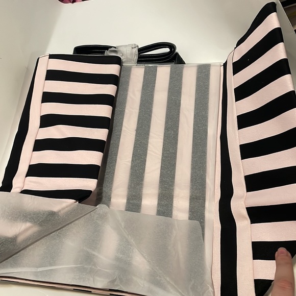 NWT Victoria Secret Weekend Tote Bag One Size - Picture 4 of 5